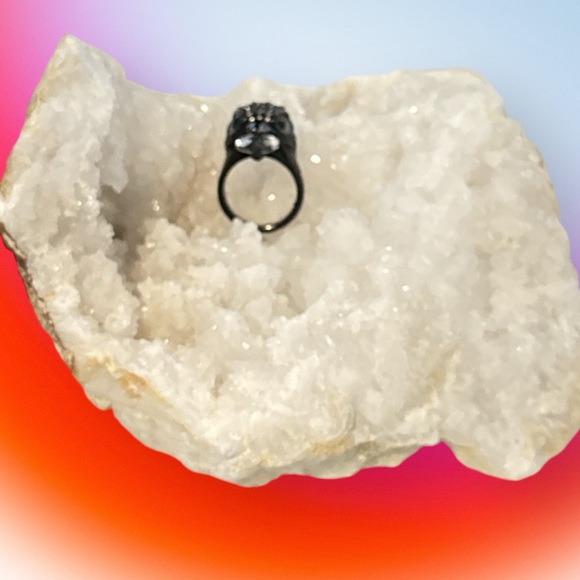 NWOT Kurt Geiger Pavé Eagle's Head Crystal Cocktail Ring - Picture 5 of 13